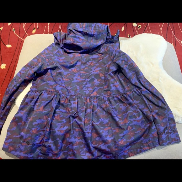 Lululemon Rain For Daze Jacket II Purple Camo Womens 8 - Picture 2 of 3